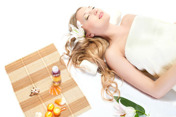 Obraz na płótnie Canvas woman taking over spa treatment