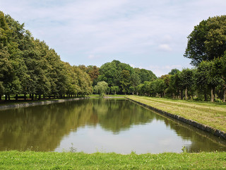 Fototapeta na wymiar beautiful garden with an artificial lake