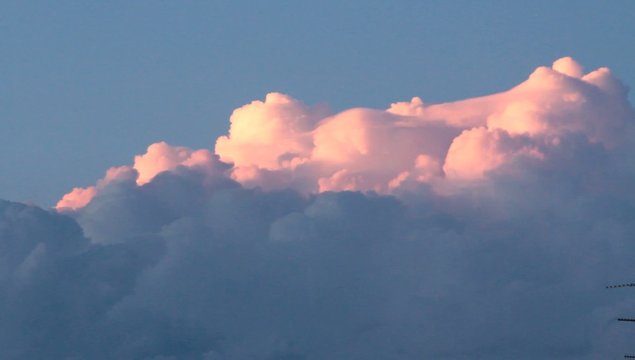 nubi rosse al tramonto