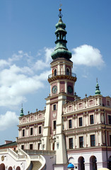 Fototapeta na wymiar wieża renesansowego ratusza w Zamościu