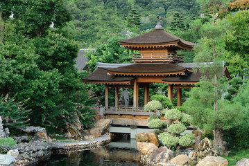 Fototapeta premium Oriental Chi Lin Nunnery, Chinese garden with pool
