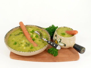 von Oma mit Liebe frisch gekochte Erbsensuppe
