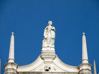 Fototapeta na wymiar Venice - ornaments on the roof of the Doge's Palace