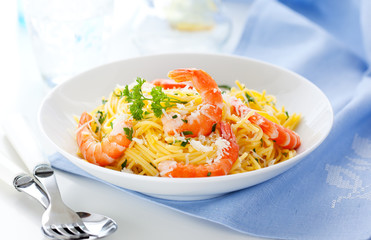 Spaghetti with prawns