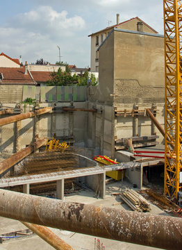 immeuble en construction: sous-sol et soubassement