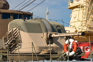 Gun tower