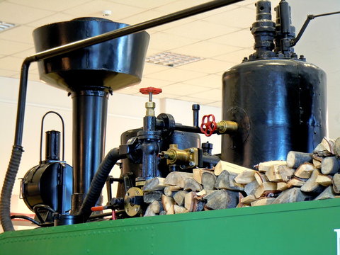 Narrow gauge locomotive with reserve of fuel