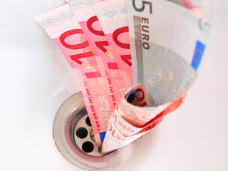 Euro im Abfluss