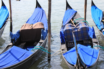 Gondoles &agrave; quai
