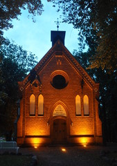 Boltenhagen - Kirche zur Paulsöhe im Abendlicht
