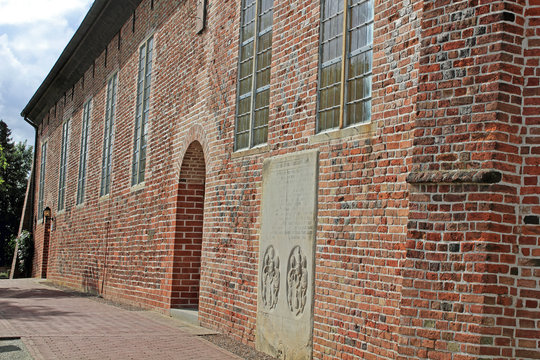 Trinitatiskirche in Jade aus dem 17. Jh. (Ostfriesland)