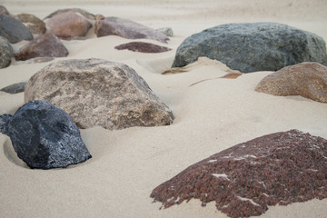 Fototapeta na wymiar Steine im Sand