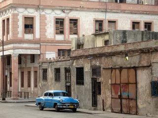 Afwasbaar Fotobehang Cubaanse oldtimers Blauwe auto Havana
