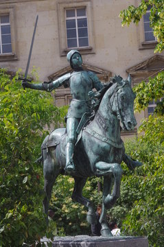 STATUE JEANNE D'ARC ( REIMS)