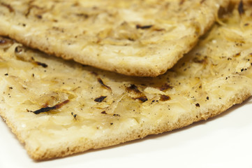 pizza o focaccia con cipolle