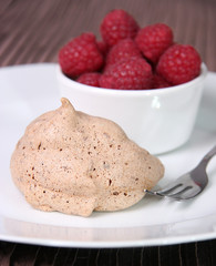 Chocolate meringue with raspberries