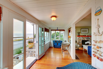 Ameican Cozy beach entrance living room cottage