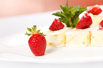 Sweet rolls with strawberry