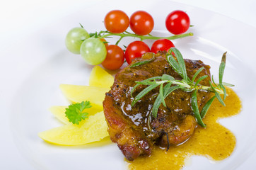 gegrilltes Nackenkotelett mit Kräuter