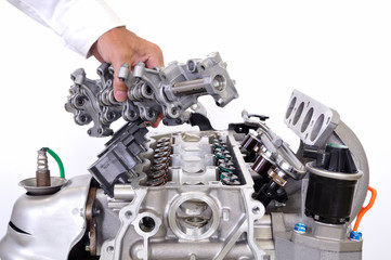 自動車エンジンの整備