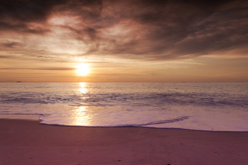 Fototapeta na wymiar Sunrise at the Shore