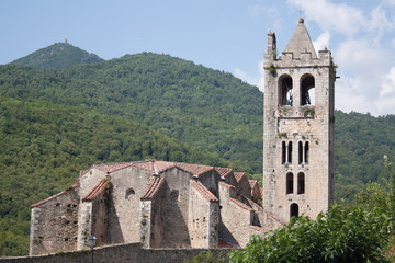 Fototapeta na wymiar Iglesia de Saintes i Ruffine Tylko w Prats de Mollo