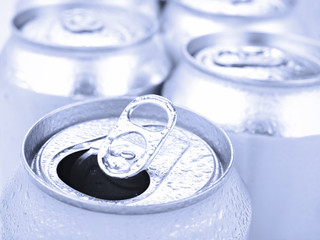 Obraz premium Silver soda cans