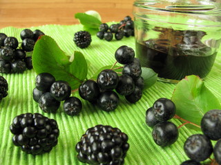 Konfitüre mit Brombeeren und Aronia