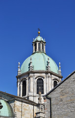 Fototapeta na wymiar Cathedral of Como - the dome - Italy