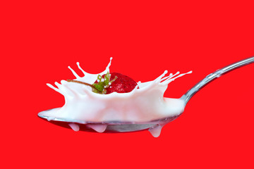 Strawberry splash in milk
