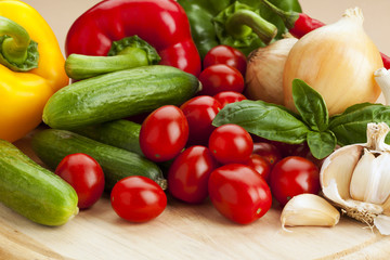 Gesunde Ernährung mit frischem Gemüse