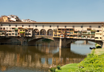 Fototapeta na wymiar Bridge on Arno River in Florence, Italy