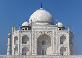 Fototapeta na wymiar Taj Mahal mausoleum in the morning sun at India's Agra.