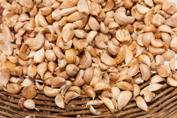 many of garlic in natural basket