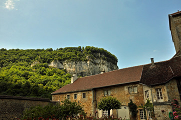 Fototapeta na wymiar falesia di roccia a Baume les Messieurs(Franca Contea)
