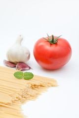 Pasta con tomate y ajo