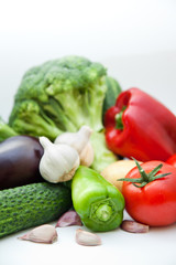 Verduras en grupo en fondo blanco