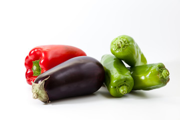 Verduras en fondo blanco