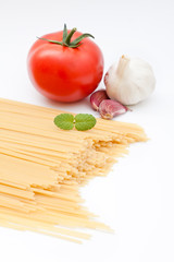 Pasta con tomate y ajo