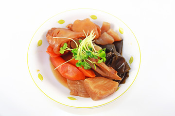 沖縄伝統料理の煮つけ