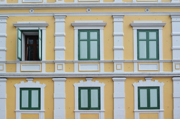 Fototapeta na wymiar window of european style building in bangkok