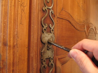 Ouverture d'une très ancienne porte