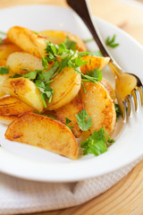 Roasted potatoes with herbs