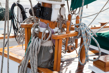 An Deck eines alten Bootes