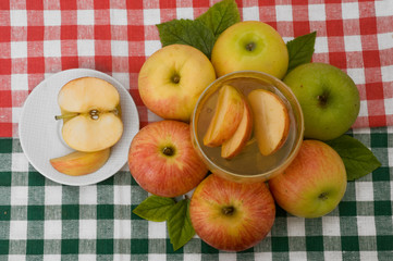 honey with apple for Rosh Hashana