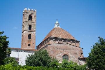 Fototapeta na wymiar Kościół San Juan i Reparata w Lukce