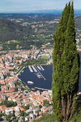 Die italienische Kleinstadt Como von oben gesehen