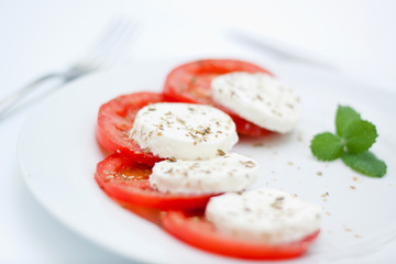 Ensalada de tomate y queso mozarella