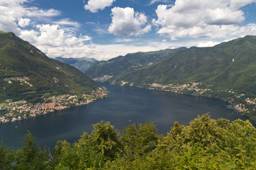 Obraz na płótnie Canvas Widok na Jezioro Como, Włochy, na zachód