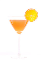 Copa de cristal con zumo de naranja natural